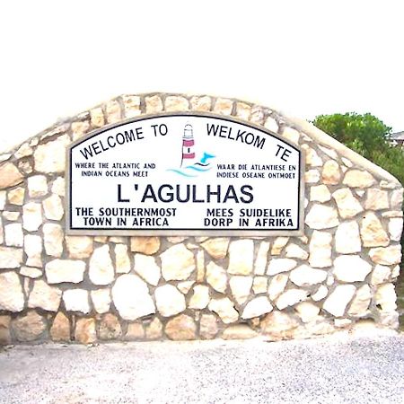Dee'S Place Hotel Agulhas Exterior photo