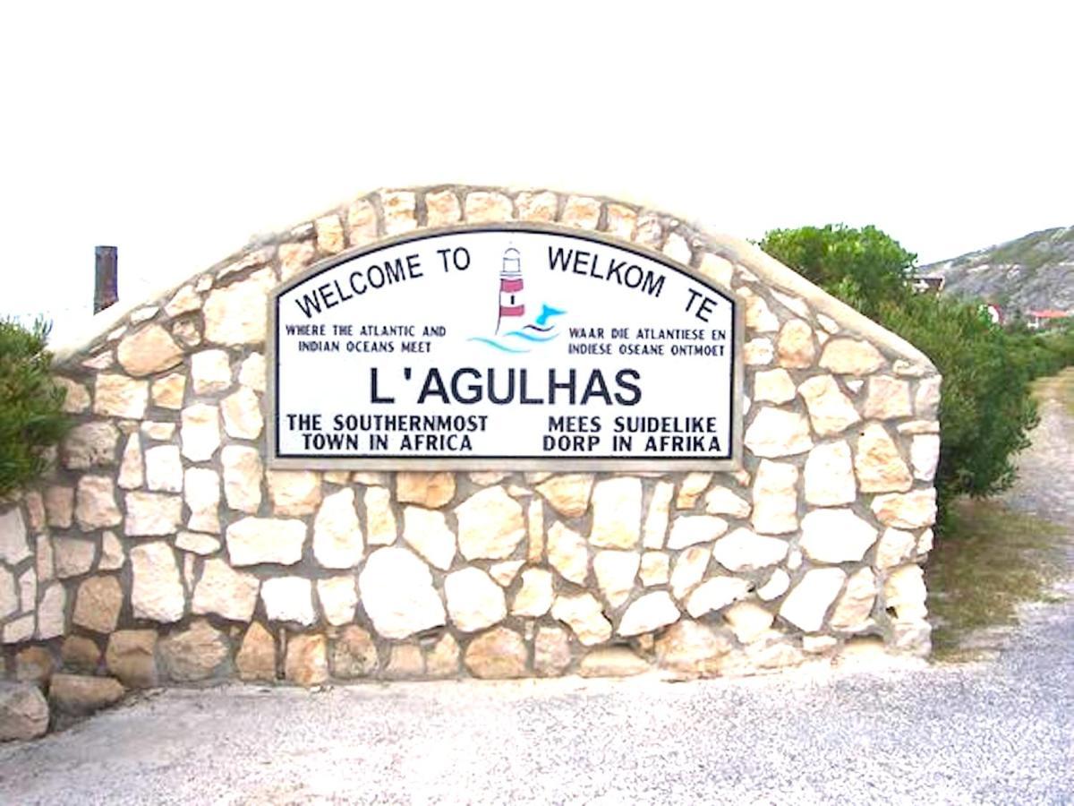 Dee'S Place Hotel Agulhas Exterior photo
